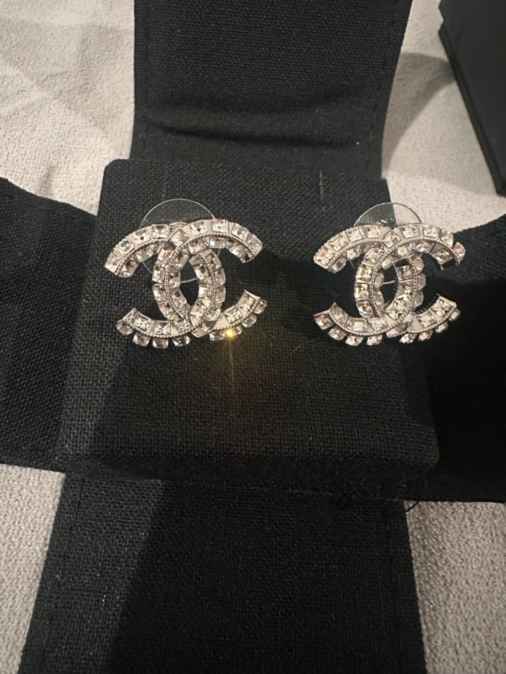 Chanel stud earrings - Picture 2 of 10
